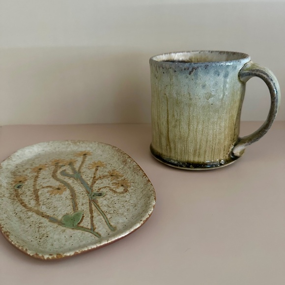 Stoneware Mug and Hand Painted Daisy Tray - Picture 1 of 10